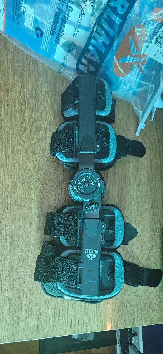 Ortesis de rodilla regulable