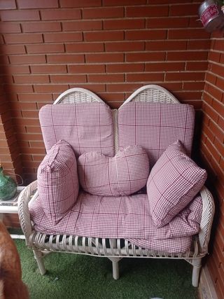 Sillón de dos plazas de mimbre