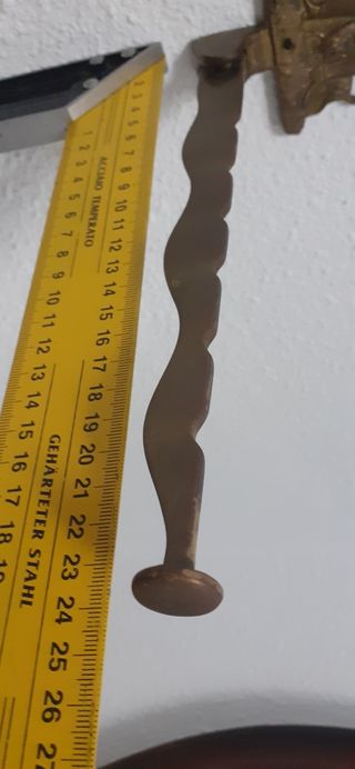 Perchero bronce antiguo inglés. Percha antigua.