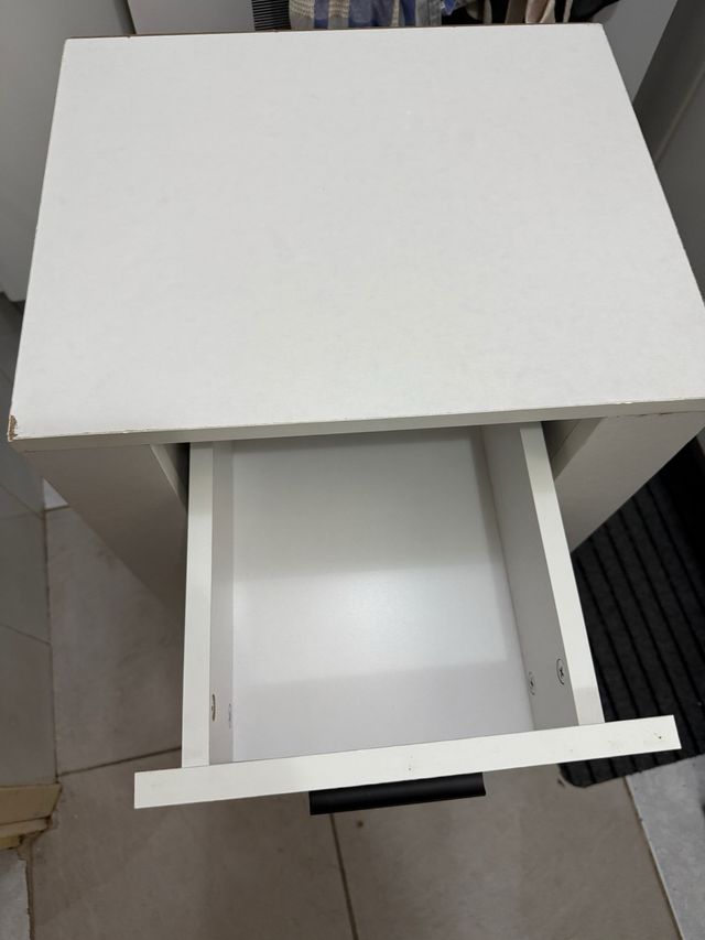 Mesa de noche 40 x 33 x 70