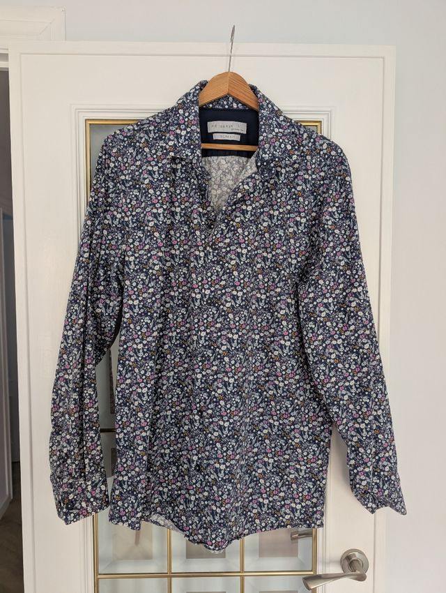 Camisa floral manga larga en muy buen estado