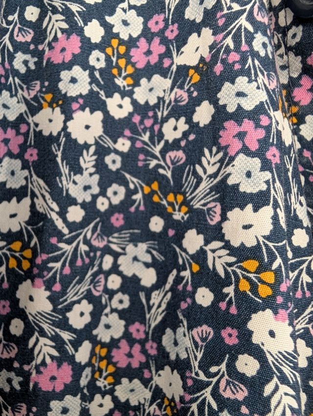 Camisa floral manga larga en muy buen estado