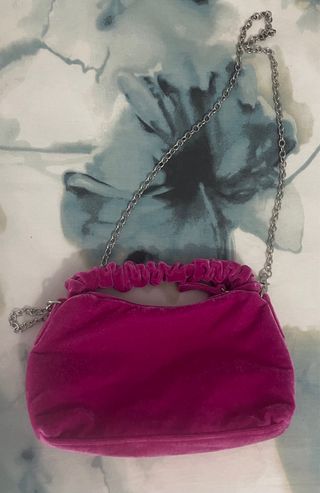 Bolso terciopelo rosa fucsia de Primark 