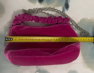 Bolso terciopelo rosa fucsia de Primark 