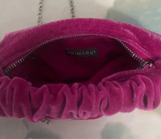 Bolso terciopelo rosa fucsia de Primark 
