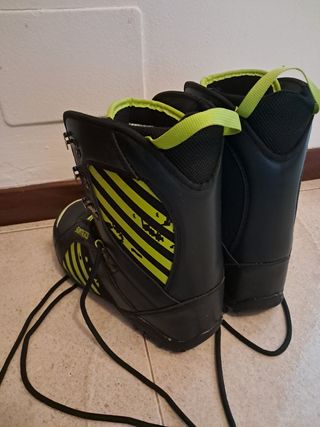 Tabla snowboard, botas y gafas
