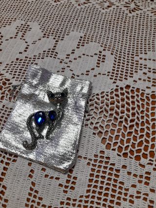 Spilla a forma di gatto con pietra color blu