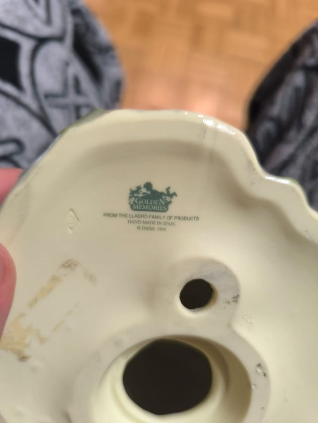 Figura Lladro Golden memories. Tiene peana inclu