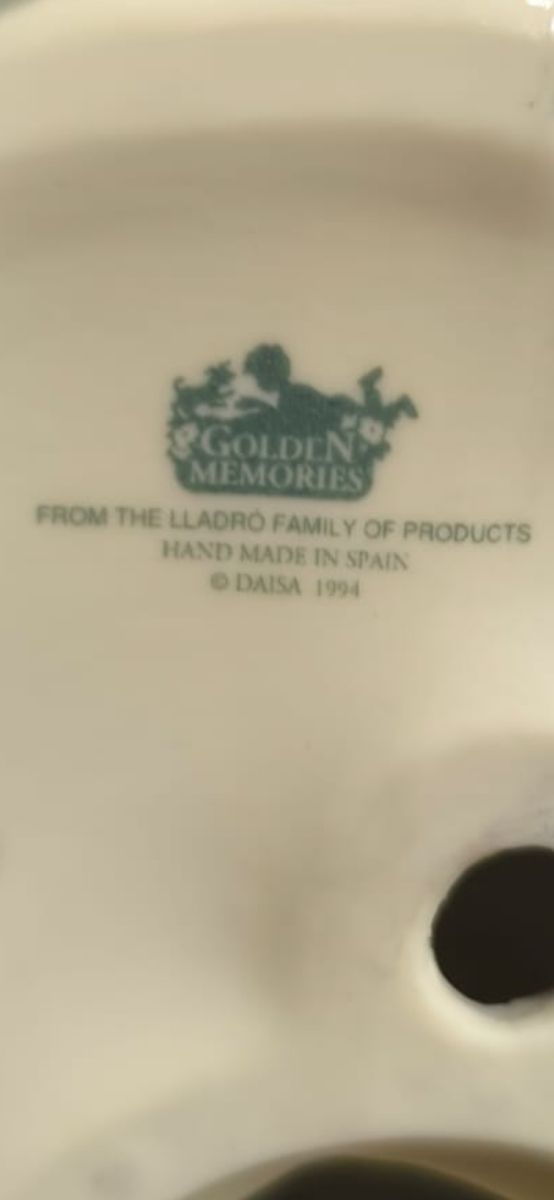 Figura Lladro Golden memories. Tiene peana inclu