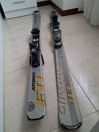 Esquís y pantalón