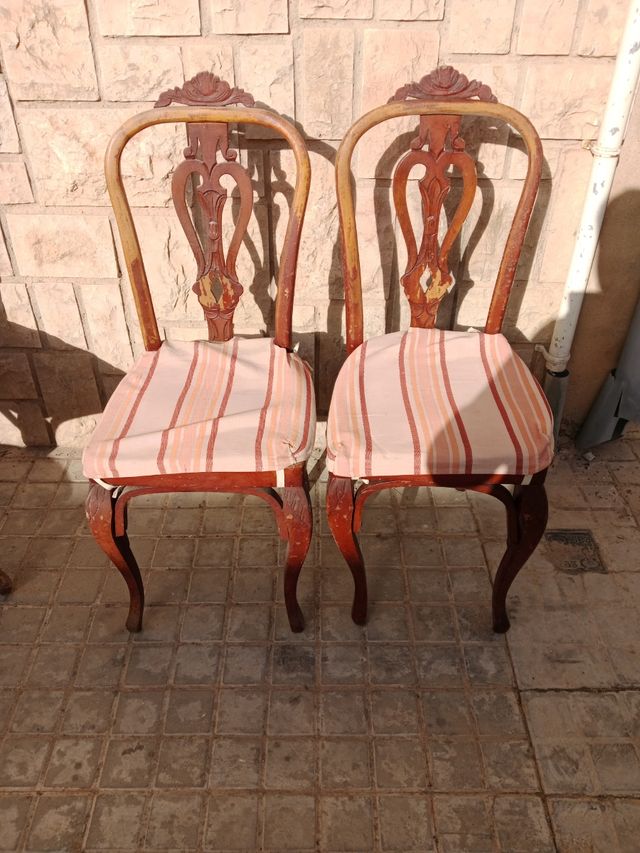 Due sedie antiche