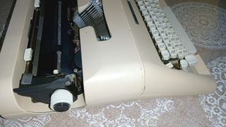 Máquina de escribir OLIVETTI LETTERA 35 color crem
