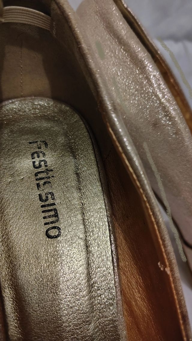 Tacones dorados  de la marca Festíssimo talla 39