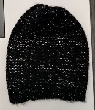 Gorro y guantes desigual