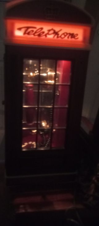 Cabina de teléfono antigua