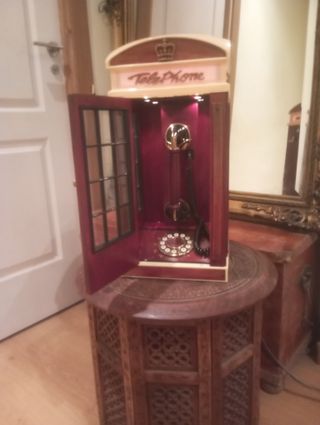 Cabina de teléfono antigua