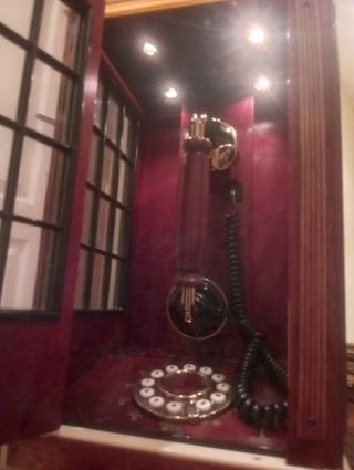 Cabina de teléfono antigua