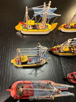 Barcos miniatura hechos a mano de madera