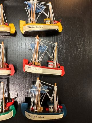 Barcos miniatura hechos a mano de madera