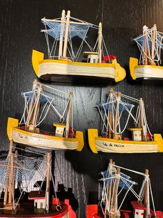 Barcos miniatura hechos a mano de madera