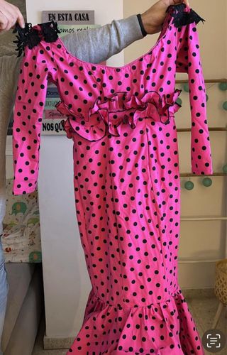 Traje gitana rosa y lunar negro