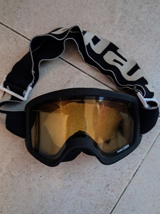 Tabla snowboard esquís botas  gafas