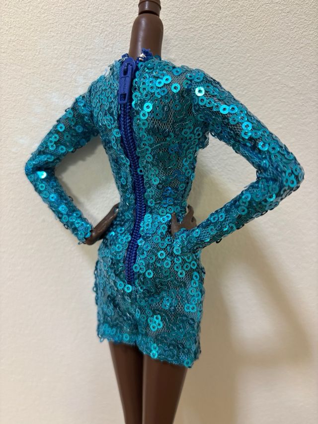 Lote 4 vestidos Barbie Fashion Royalty