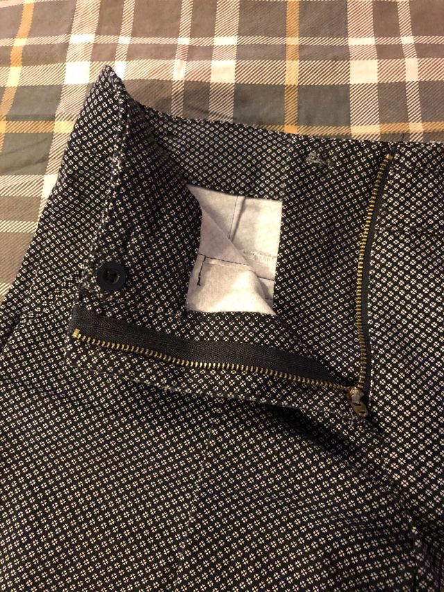 Pantalón chino negro de mujer. Talla 38