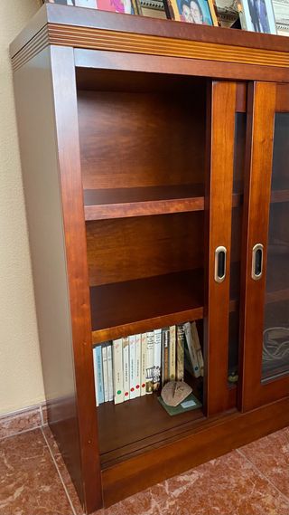 Estanteria para libros con puerta corredera