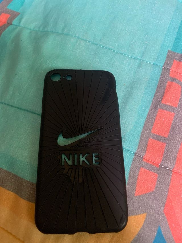 Cuatro fundas de iPhone SE