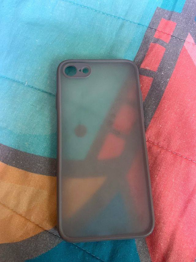 Cuatro fundas de iPhone SE