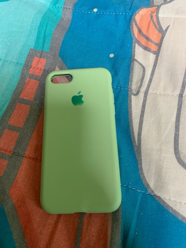 Cuatro fundas de iPhone SE