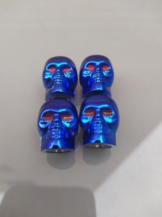 🎯 4 Tapones BLUE SKULL para válvulas gordas. 