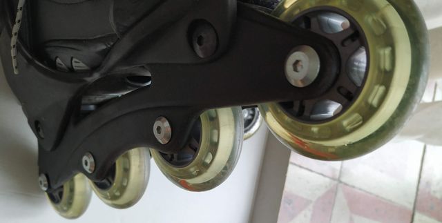 Rollerblade N. 43 + protezioni - usati un'oretta