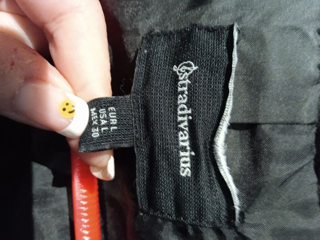 Abrigo Negro Capucha