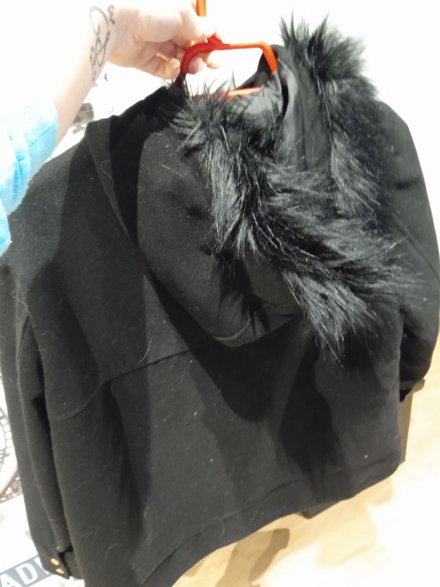 Abrigo Negro Capucha