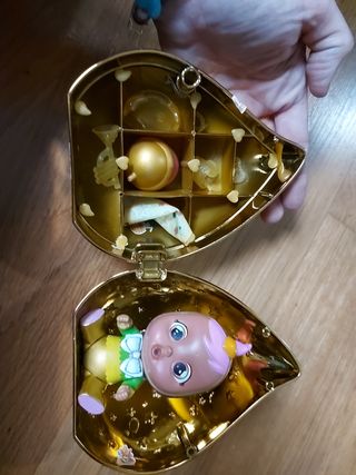 Bebés llorones. Casa dorada.