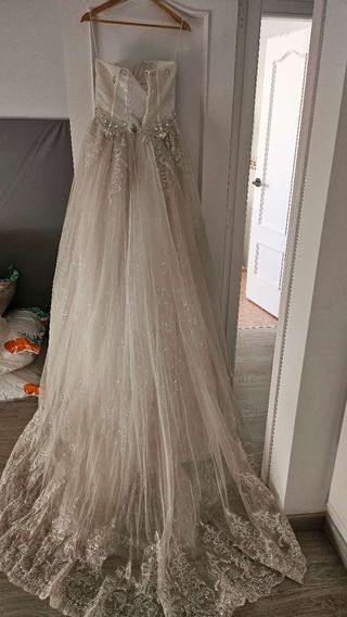 Vendo vestido muy bonito, usado y lavado 3 veces.