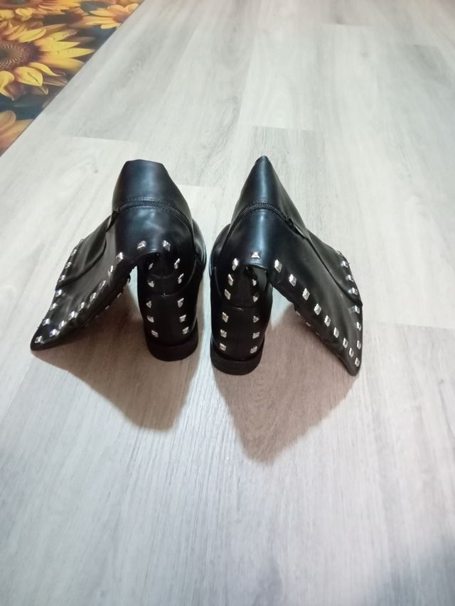 Stivali con borchie nuovi!