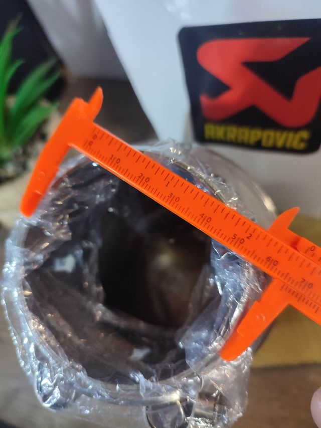 AKRAPOVIC Nuova punta del tubo di scarico