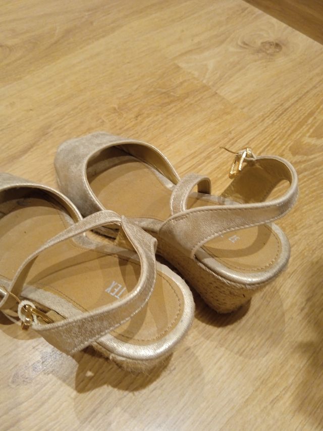 Sandalias cuña Champán