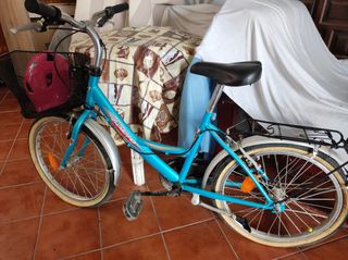 Bicicleta junior de color azul
