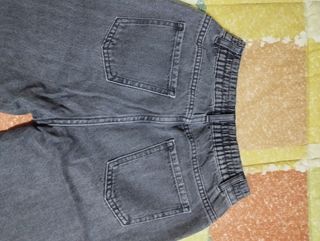 Jeans neri ragazza Benetton.