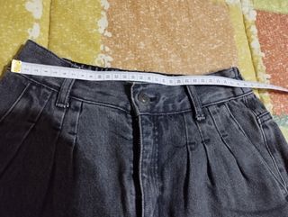 Jeans neri ragazza Benetton.