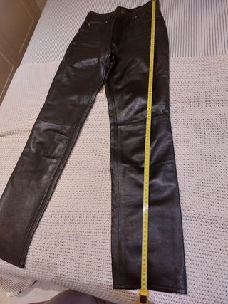 Pantalón de piel negro 