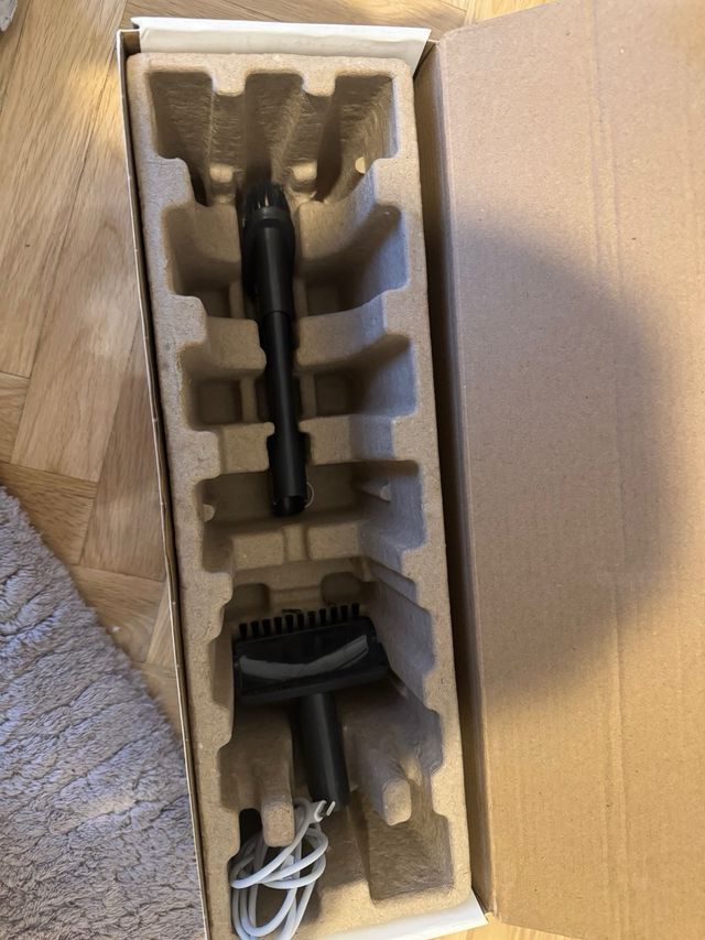 Aspirador de mano blanco