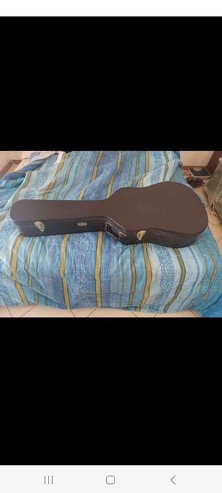 Chitarra acustica 