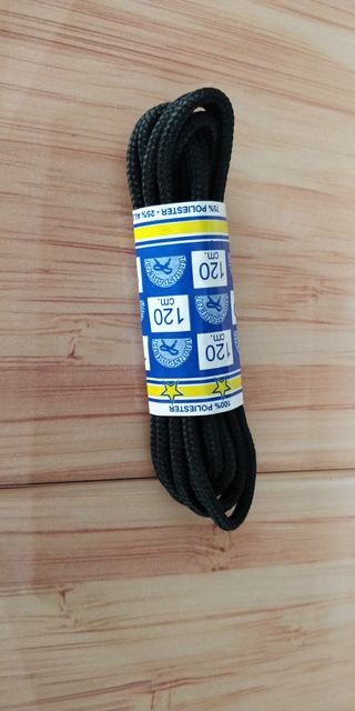Botín negro con cordones