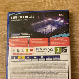 Juego FIFA 18 en caja del FIFA 20