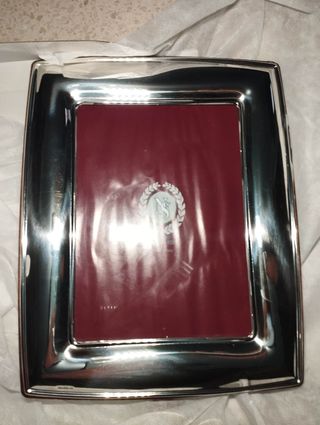 Marco de plata con su caja de embalaje